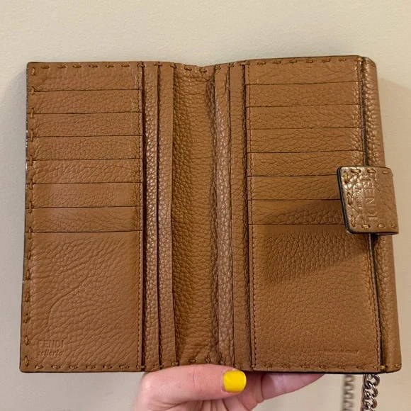 *Beautiful* Fendi - Selleria Peekaboo Long Wallet - Picture 7 of 13